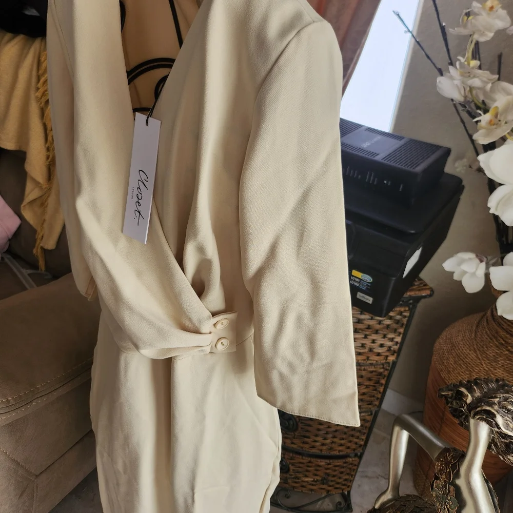Closet London button side wrap midi dress in ecru size 4 NEW